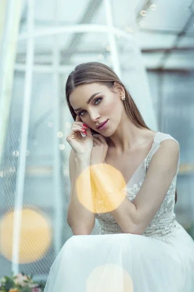 Mulher bonita com cabelo comprido — Fotografia de Stock