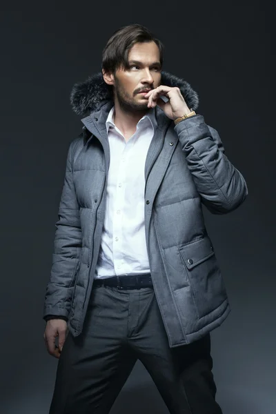 Yakışıklı adam kış ceket — Stok fotoğraf