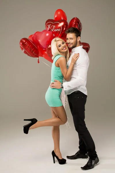 Happy loving couple with balloons — Zdjęcie stockowe