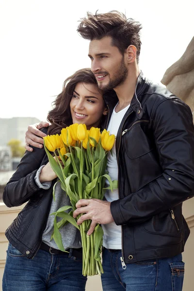 Happy couple with bouquet of tulips — Stock Photo, Image