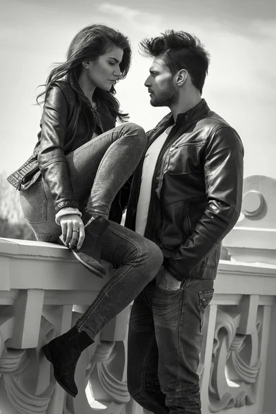 Young fashionable couple — Stock Photo, Image
