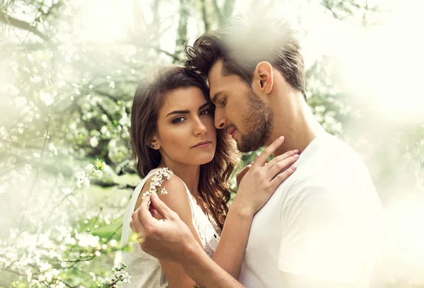 Young Couple in the garden — Stock Photo, Image