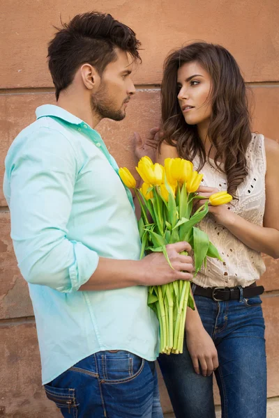 Linda pareja en la fecha — Foto de Stock