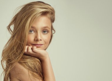 Studio Longhair kız