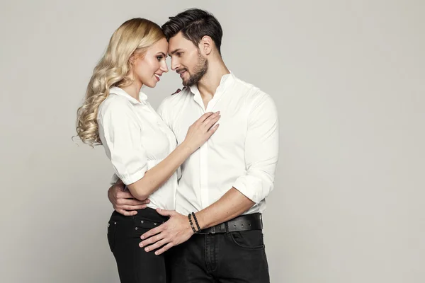 Young couple looking at each other — Stock Photo, Image