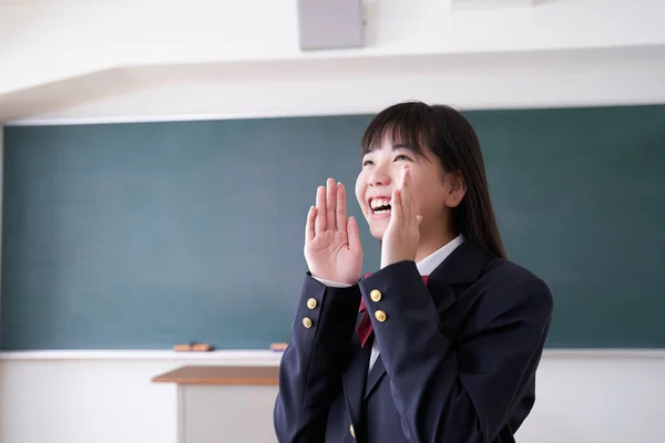 Una Chica Japonesa Secundaria Aplaude Aula — Foto de Stock