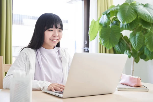 Japanese Junior High School Girl Operating Computer Her Living Room — Stock Photo, Image