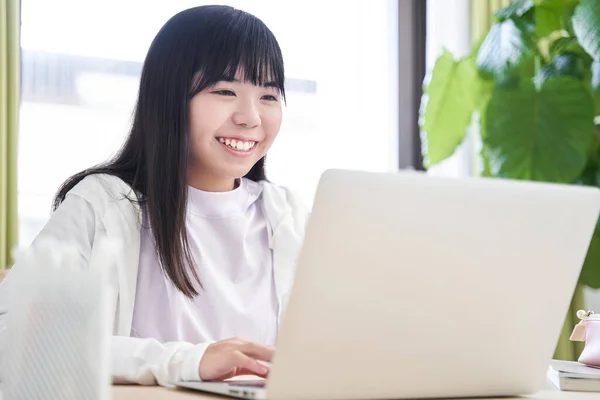 Japanese Junior High School Girl Operating Computer Her Living Room — Stock Photo, Image