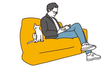 Bir adam ve beyaz bir kedi kanepede kitap okuyorlar.
