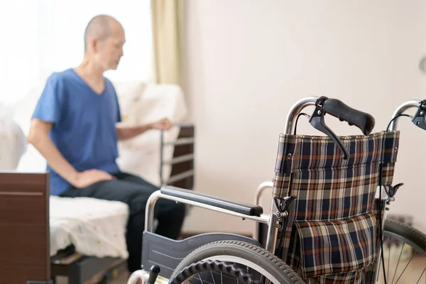 Rollstuhlfahrer Privatzimmern Und Ältere Menschen — Stockfoto