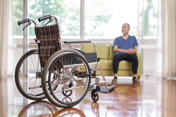 Ηλικιωμένοι Εγκαταστάσεις Μακροχρόνιας Φροντίδας Και Αναπηρικές Πολυθρόνες — Φωτογραφία Αρχείου