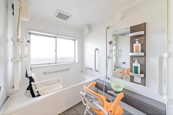 Uzun vadeli bakım tesisleri için banyo ekipmanları