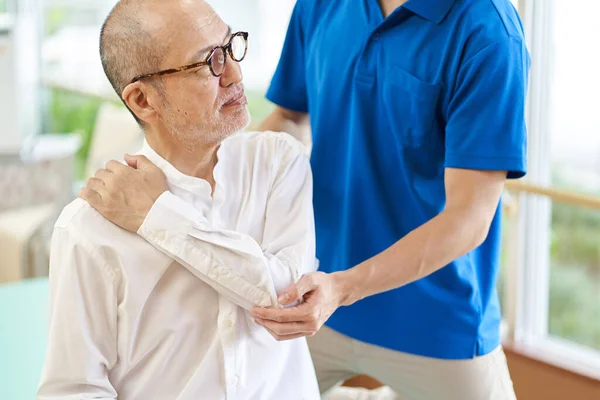 Elderly People Loose Shoulder Joints — Stock Photo, Image