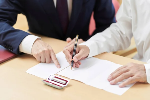 Manos Personas Mayores Que Consultan Con Profesión Sobre Herencia Testamentos — Foto de Stock