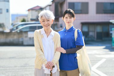 Ziyaretçi bakıcılardan alışveriş desteği