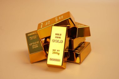 Zenginlik birikimi, finansal güvenlik, varlık değeri ve değerli metal mülkiyet yoluyla uzun vadeli sermaye korunmasını temsil eden külçe altın yatırım kavramı.