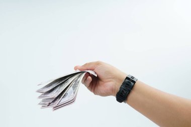 Beyaz arka planda ABD Doları banknot temsil ödeme, nakit işlem, mali değişim, gelir, maaş ve para konsepti kopya alan.