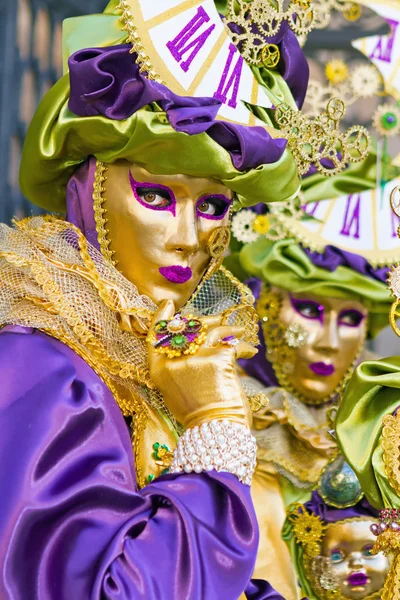 Máscara de carnaval em Veneza - Traje veneziano — Fotografia de Stock