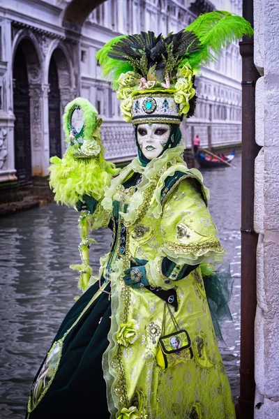 Máscara de carnaval em Veneza - Traje veneziano — Fotografia de Stock