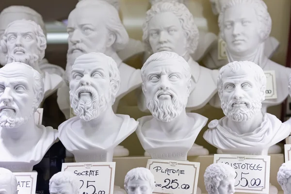 Plaster busts of philosophers for sale — Stock Photo, Image