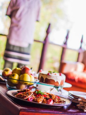 Bir açık hava restoranı, pizza büfesi