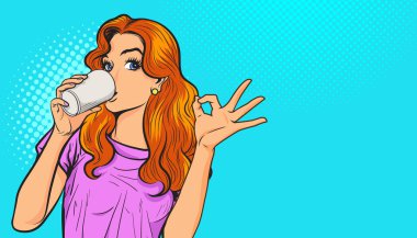 Güzel genç bir kadın bir bardak suyla içki içiyor. Tamam. Retro Vintage Pop Art Comic Style 'da güzel bir jest.