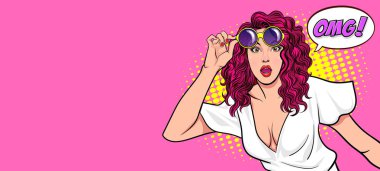 Gözlüklü kadın şaşırdı: OMG pop art retro çizgi roman tarzı.
