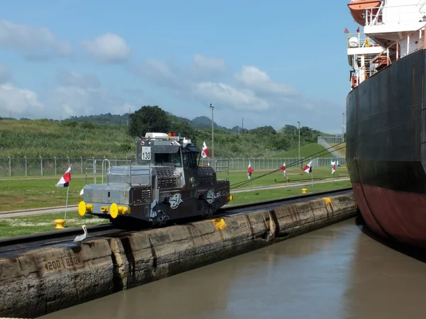 パナマ運河の機関車 — ストック写真