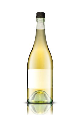 Beyaz arka planda şarap şişesi.