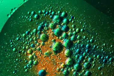 Camda su olan yağ kabarcıkları