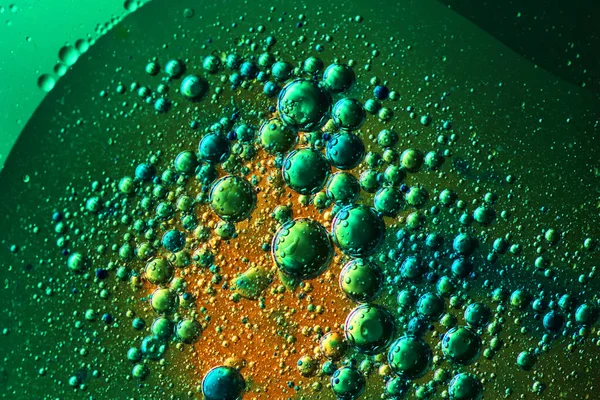 Camda su olan yağ kabarcıkları