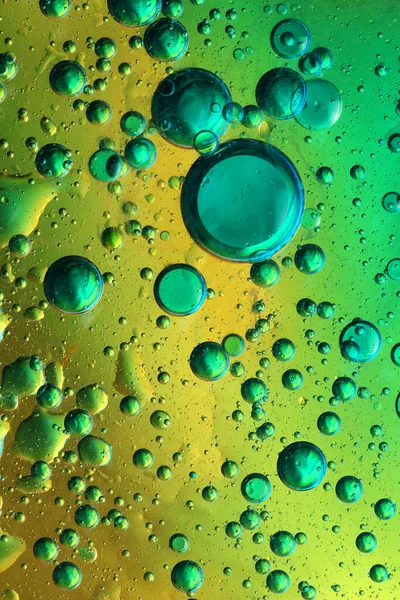 Bolle Olio Con Acqua Vetro Sfondo Colorato — Foto Stock