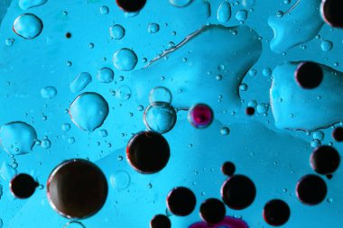 Camda yağ kabarcıkları ve renkli arkaplan