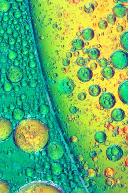 Camda yağ kabarcıkları ve renkli arkaplan