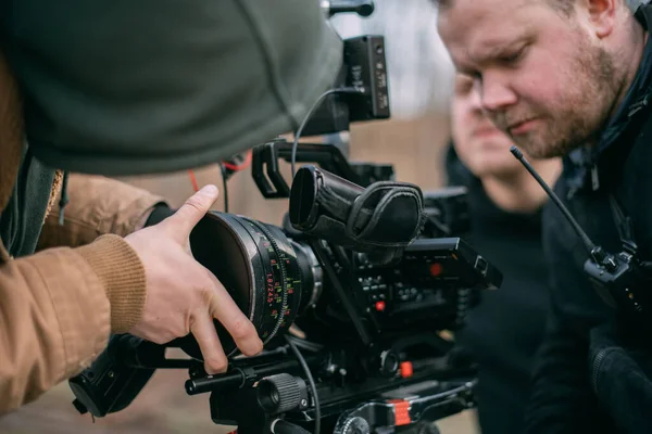 Directeur Photographie Avec Appareil Photo Dans Les Mains Sur Plateau — Photo