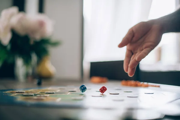 Brettspiel Und Hände Würfeln Aus Nächster Nähe Spielwürfel Fliegen Über — Stockfoto