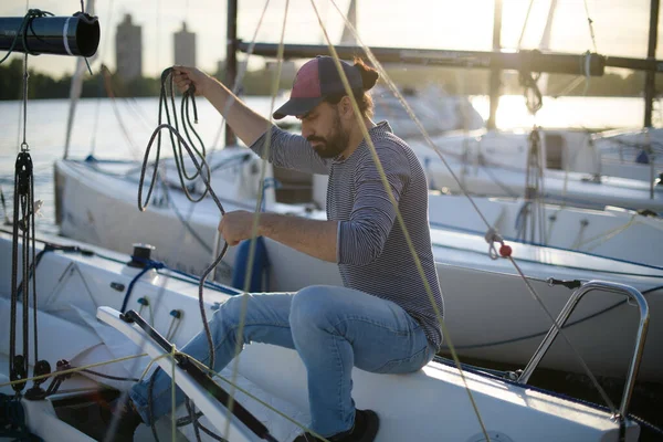 Preparazione Regata Presso Scuola Vela Porto Turistico Con Yacht Vela — Foto Stock