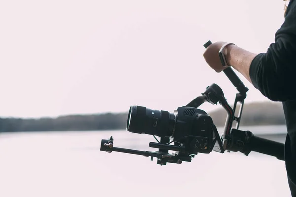 Съемки Видеоклипа Видеосъемка Природе Крупный План Профессиональной Камеры Камера Стабилизаторе — стоковое фото