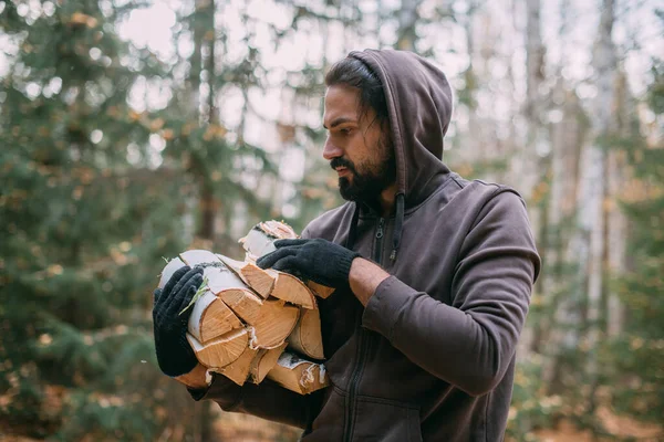 Ein Holzfäller Hält Brennholz Den Händen Junger Mann Mit Einer — Stockfoto