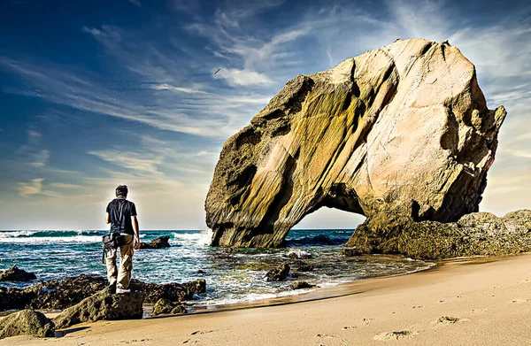 Santa Cruz Sahilinde Bir Kayanın Olduğu Manzara — Stok fotoğraf