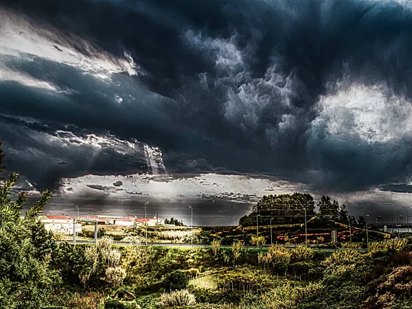 Céu Nublado Antes Tempestade Uma Cidade Costa Atlântica — Fotografia de Stock