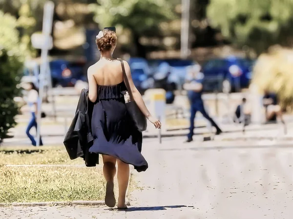 Gente Caminando Por Ciudad Día Soleado —  Fotos de Stock