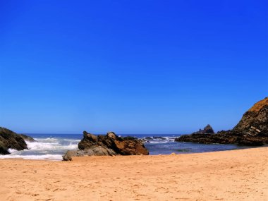 Portekiz 'deki Atlantik Okyanusu' nun güzel sahili.,