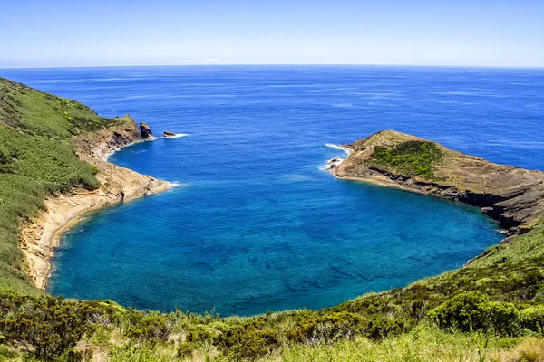 Baía nos Açores no oceano Atlântico — Fotografia de Stock