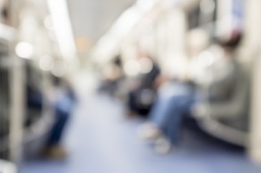 Bir metro araba bulanık yolcu