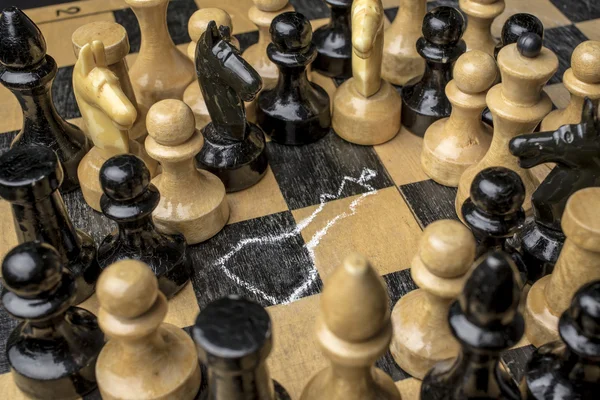 Chess King killed on the chessboard — Stock Photo, Image