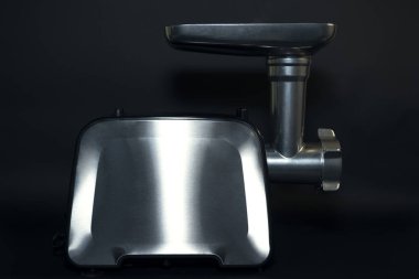 Bir dakika içinde kıyma makinesi, sosis, böğürtlen püresi, sıkma suyu ve sebze doğrama..