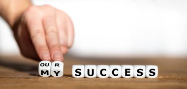 El zarları döndürür ve 