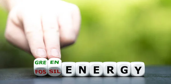 Mão Transforma Dados Muda Expressão Energia Fóssil Para Energia Verde — Fotografia de Stock