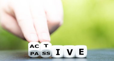 El zarları döndürür ve kelimeyi pasif hale getirir.